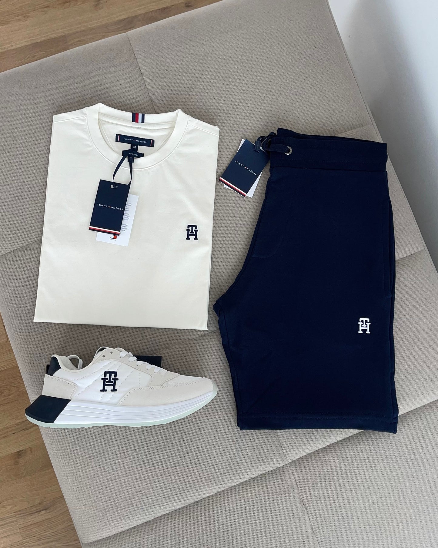 Ensemble Tommy Hilfiger TH Short et T-shirt