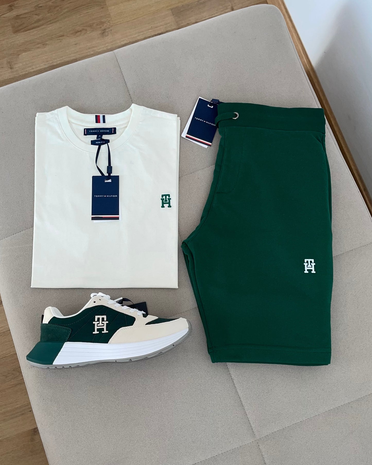 Ensemble Tommy Hilfiger TH Short et T-shirt